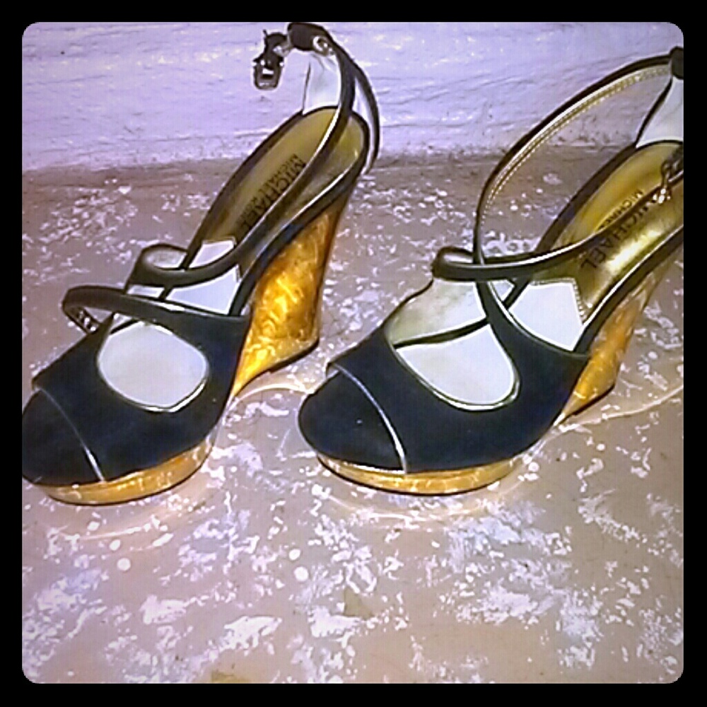 Black wedges